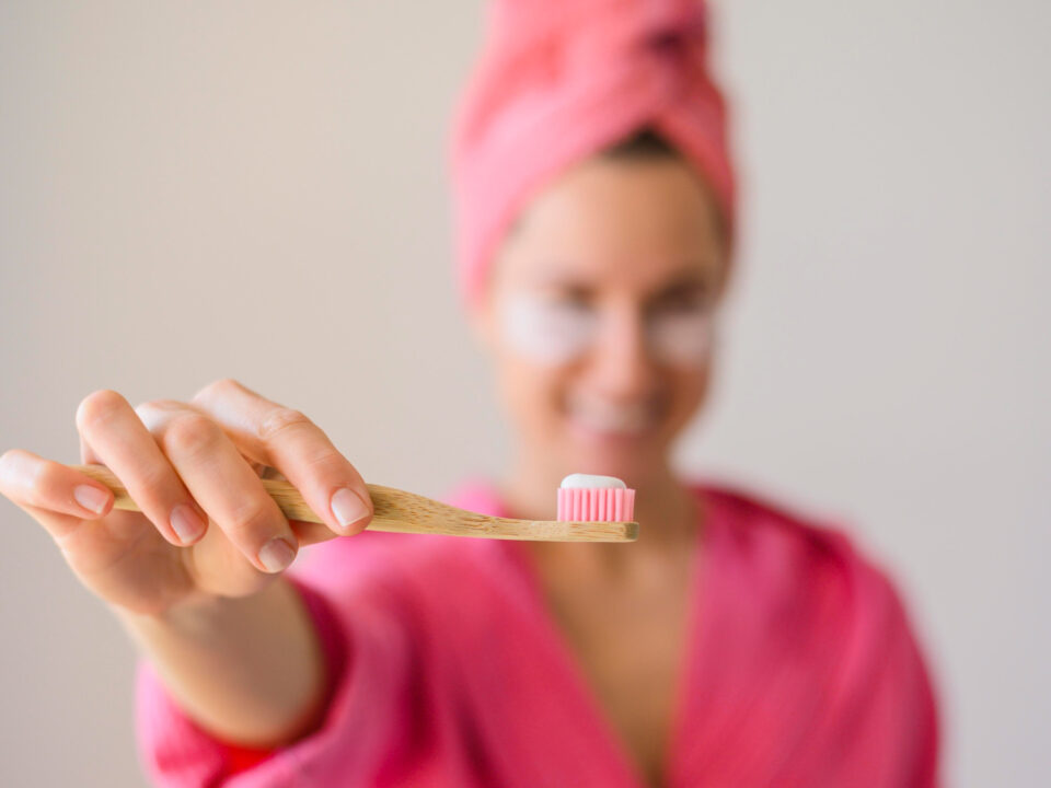 5 errores comunes al cepillarte los dientes (y cómo evitarlos)