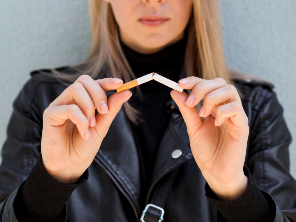 ¿Cómo afecta el tabaco a tus dientes y encías?