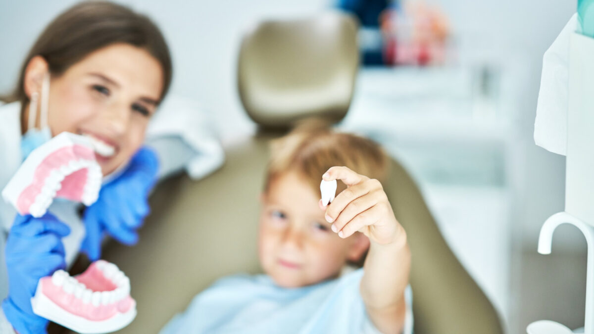 ¿Por qué es importante la primera revisión dental infantil?