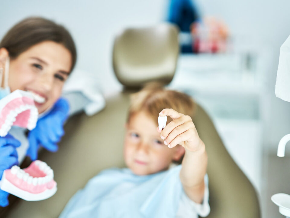 ¿Por qué es importante la primera revisión dental infantil?